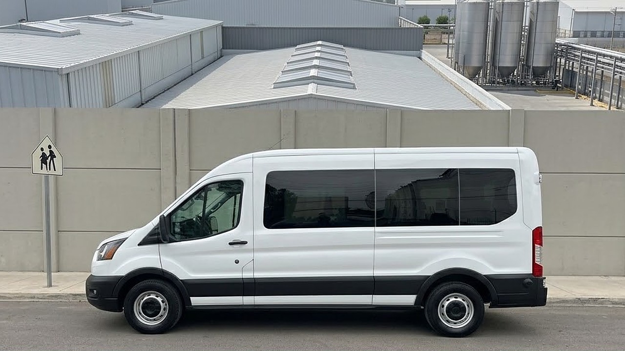 Unidad Ford Transit de Smarther Travel Services